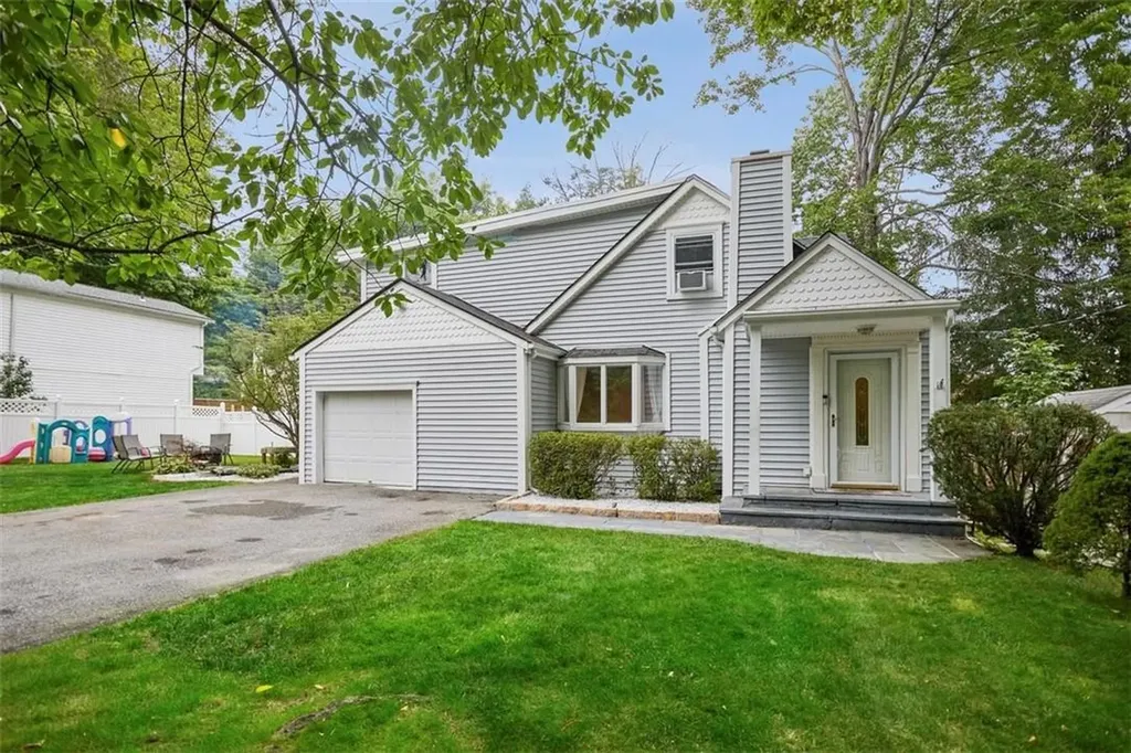 323 Willow Drive Mahopac NY 10541