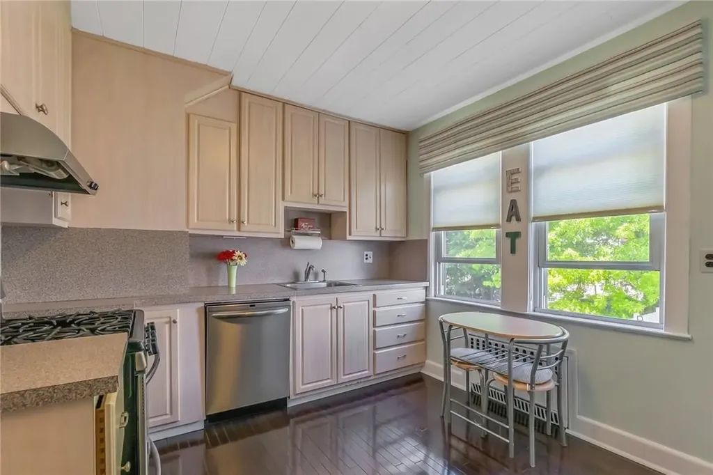 1582 Yates Avenue Bronx NY 10461