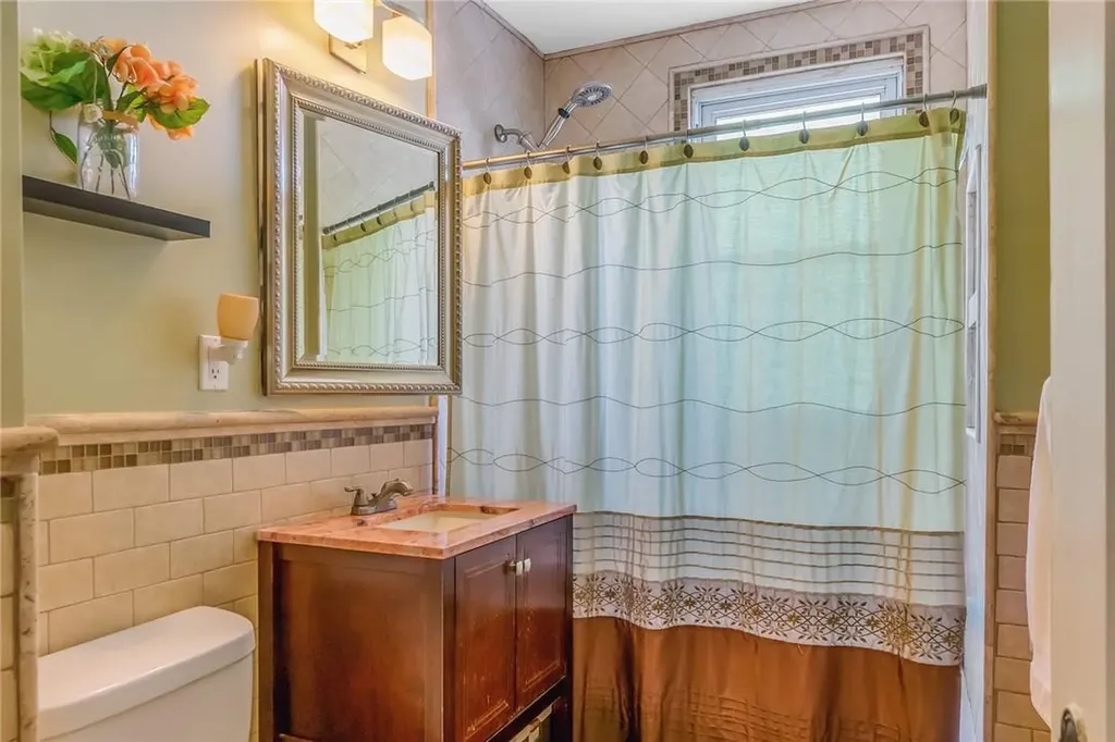 1582 Yates Avenue Bronx NY 10461