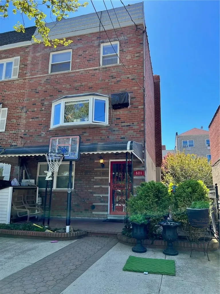 521 Hollywood Avenue Bronx NY 10465
