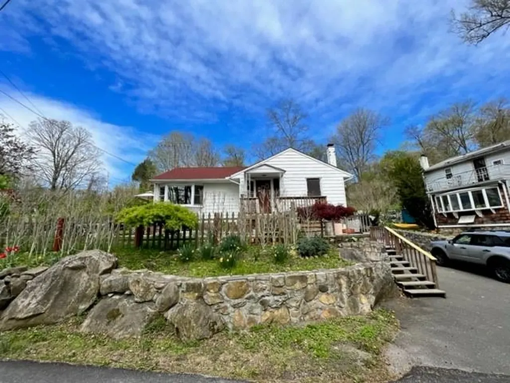 98 Lake Shore Drive Patterson NY 12563