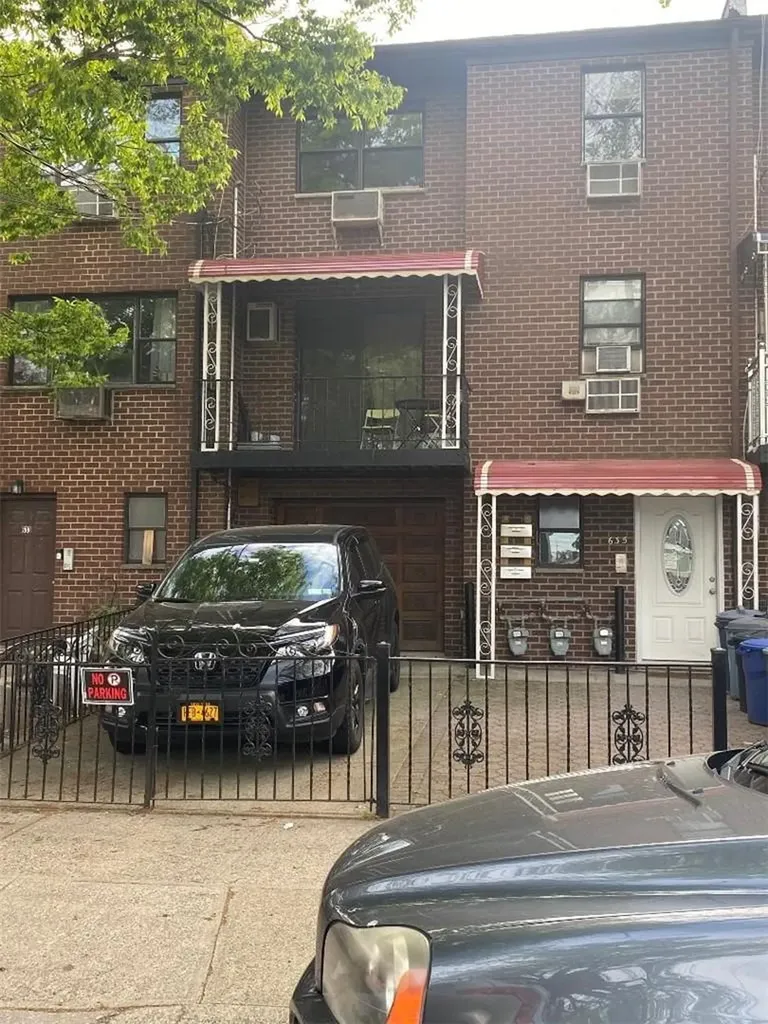 635 Vincent Avenue Bronx NY 10465