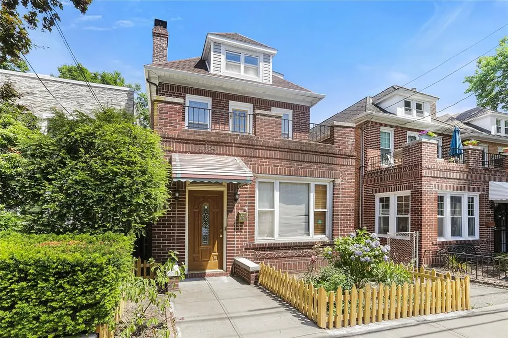 6134 Delafield Avenue Bronx NY 10471