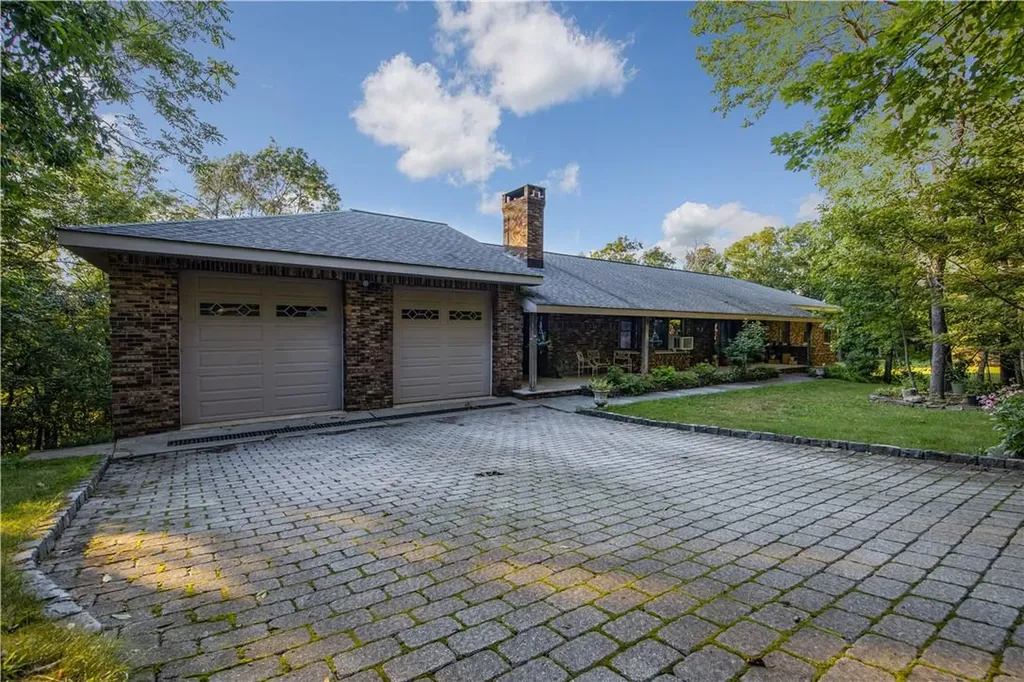 12 Pysners Peak Warwick NY 10990