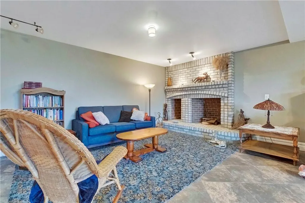 12 Pysners Peak Warwick NY 10990