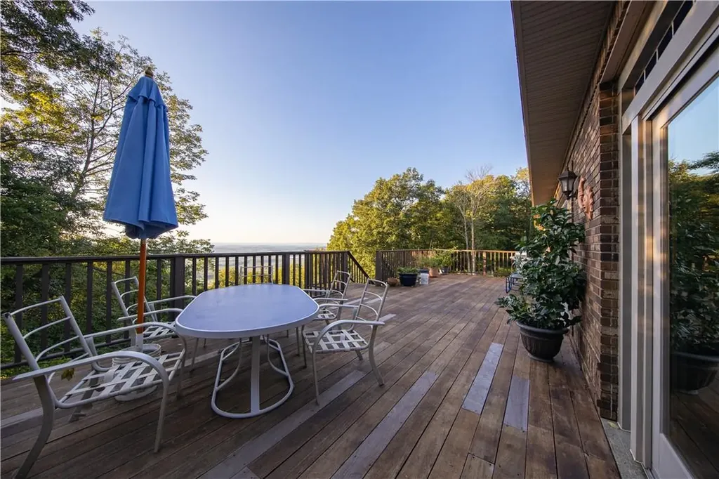 12 Pysners Peak Warwick NY 10990