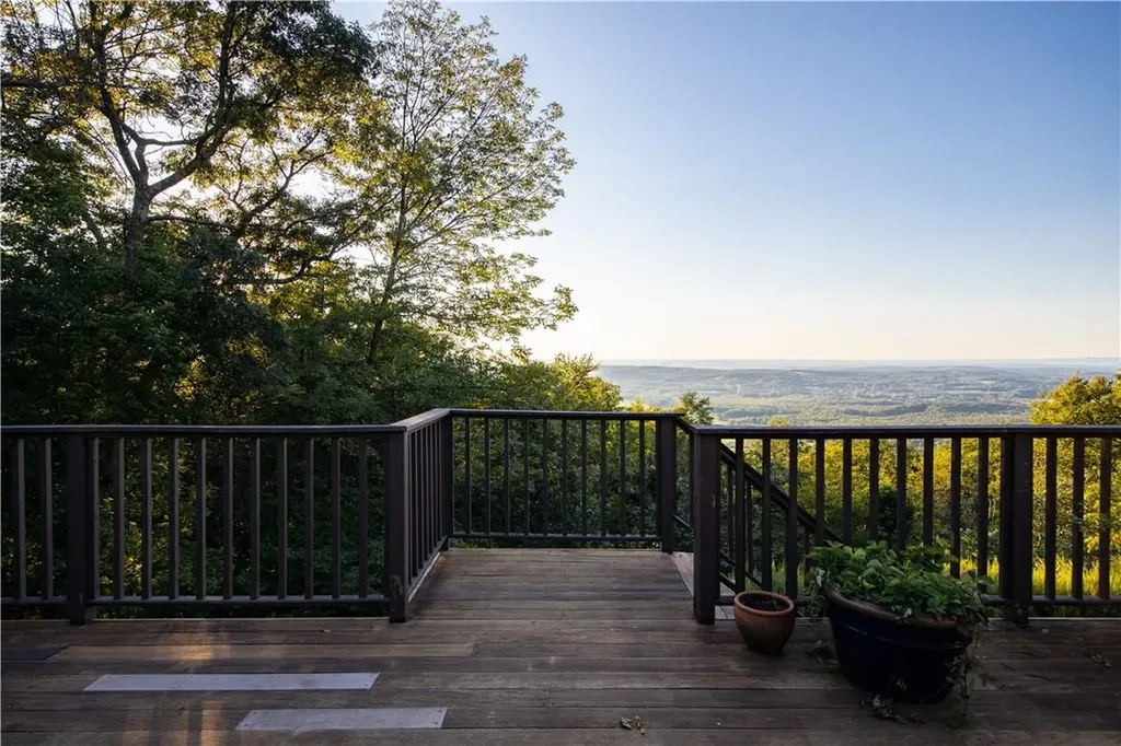 12 Pysners Peak Warwick NY 10990