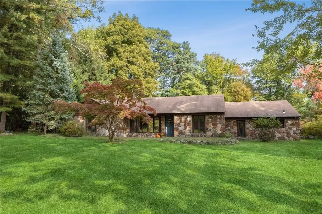 203 Van Houten Fields West Nyack NY 10994