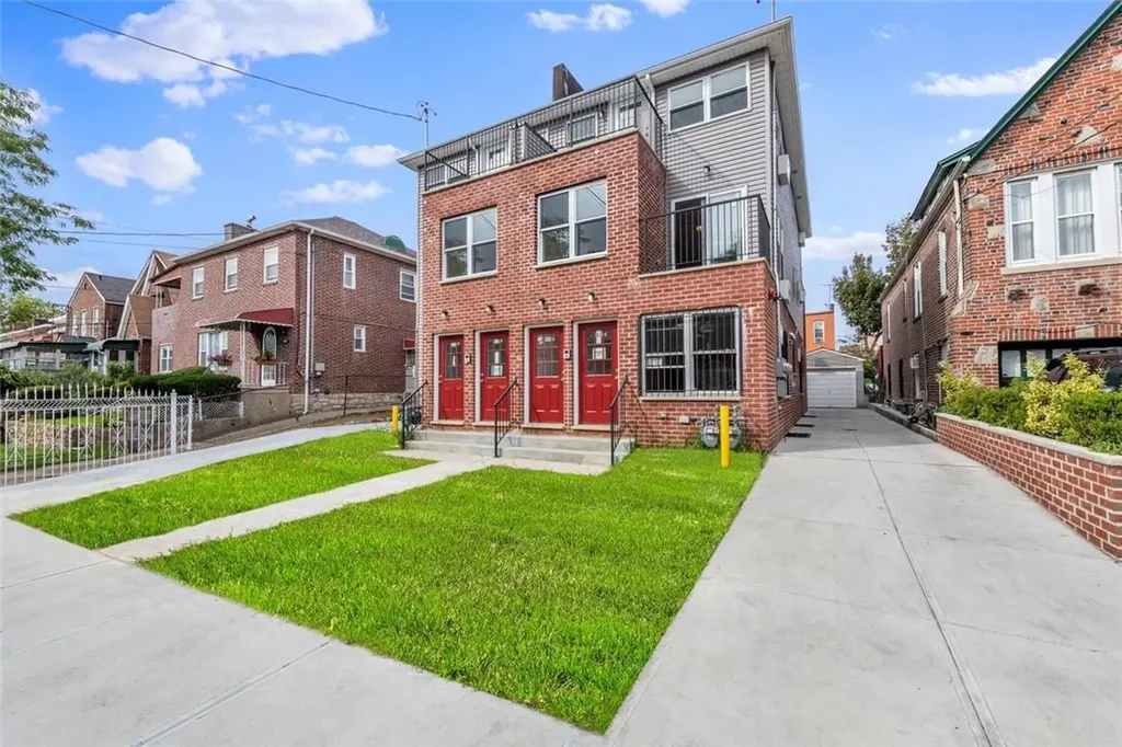 925 E 222nd Street Bronx NY 10469