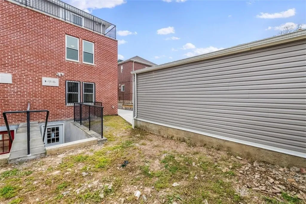 925 E 222nd Street Bronx NY 10469