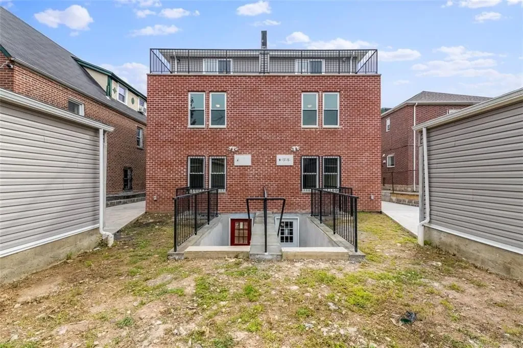 925 E 222nd Street Bronx NY 10469
