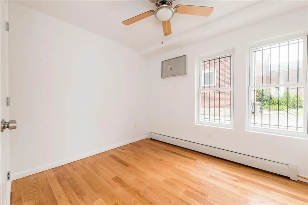 925 E 222nd Street Bronx NY 10469