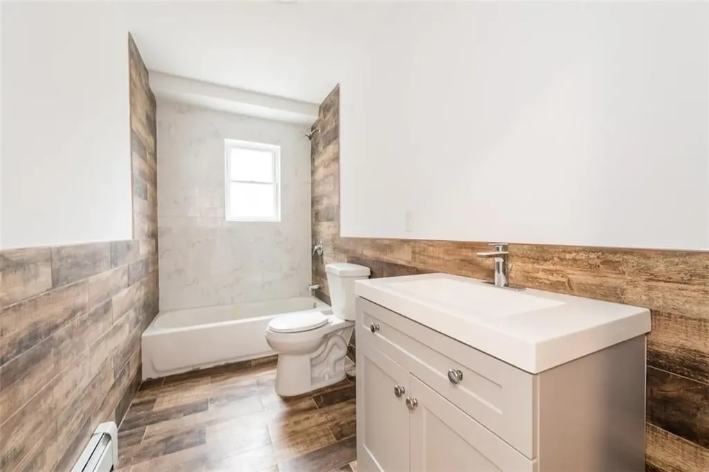 925 E 222nd Street Bronx NY 10469