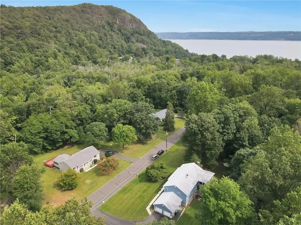 209 Radcliff Drive Nyack NY 10960
