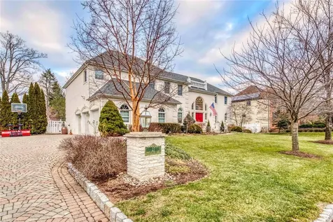 27 King Arthur Court New City NY 10956