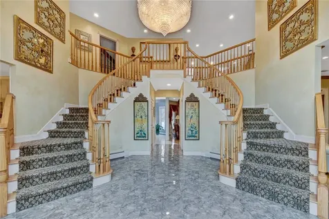 27 King Arthur Court New City NY 10956