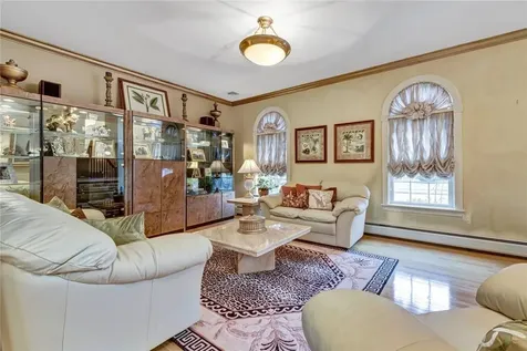 27 King Arthur Court New City NY 10956
