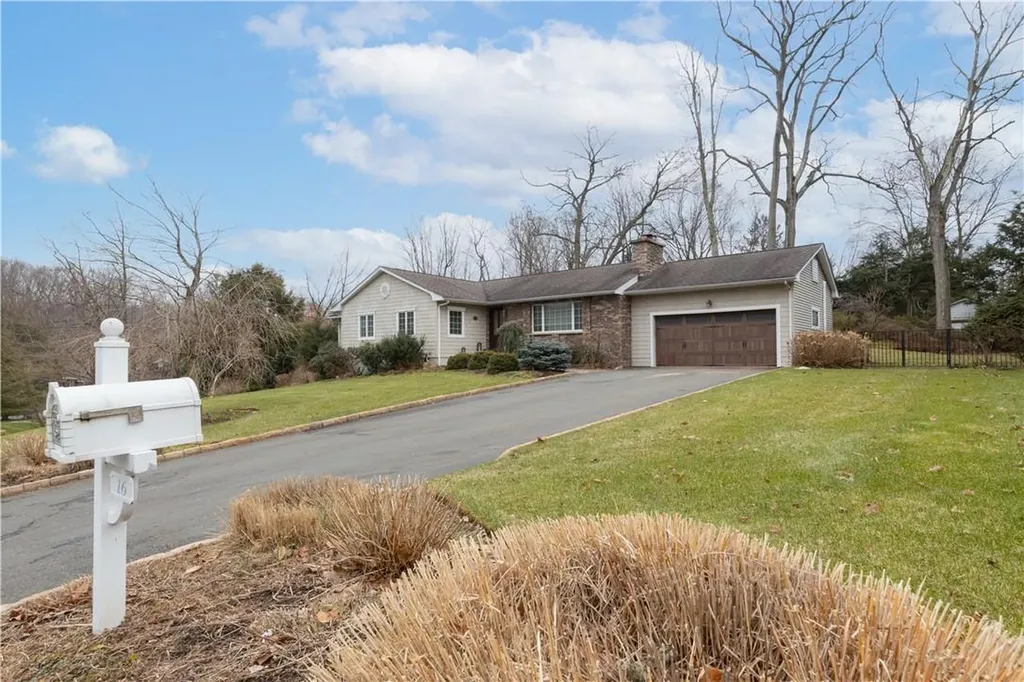 16 Mendolia Court Pearl River NY 10965