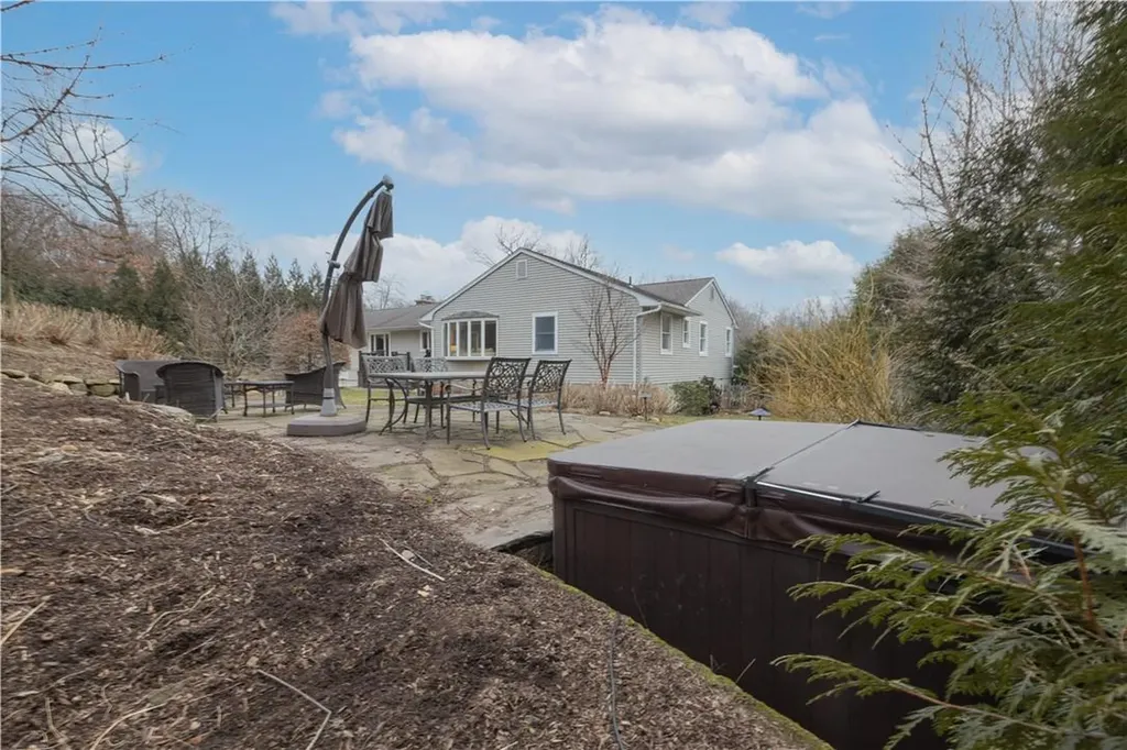 16 Mendolia Court Pearl River NY 10965