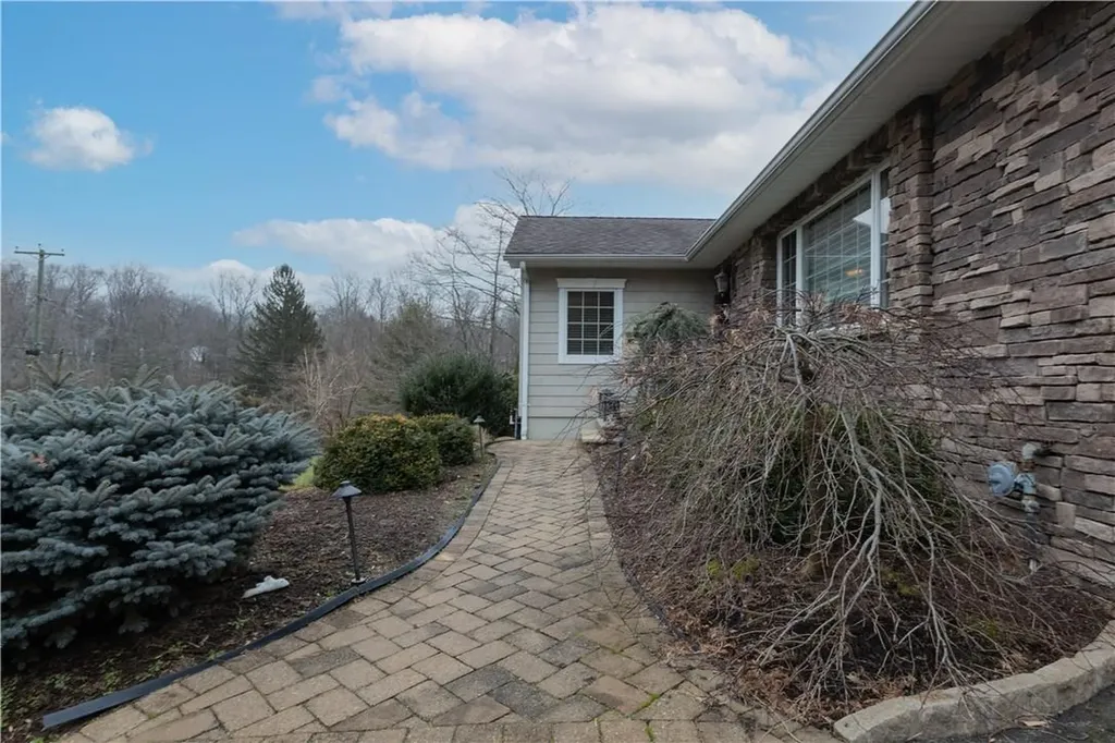 16 Mendolia Court Pearl River NY 10965