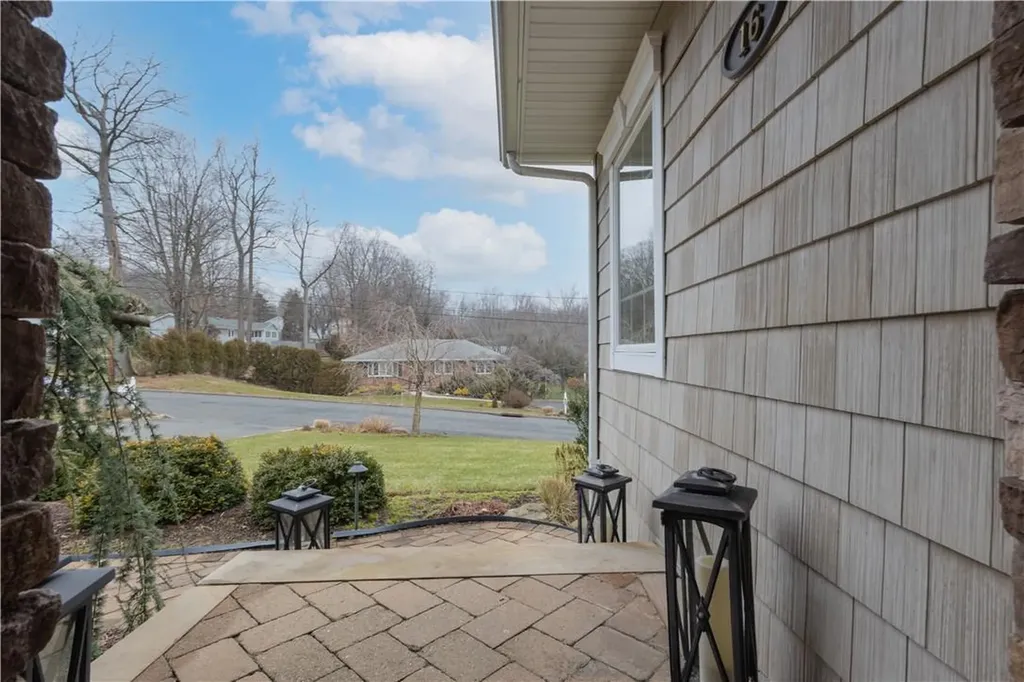 16 Mendolia Court Pearl River NY 10965