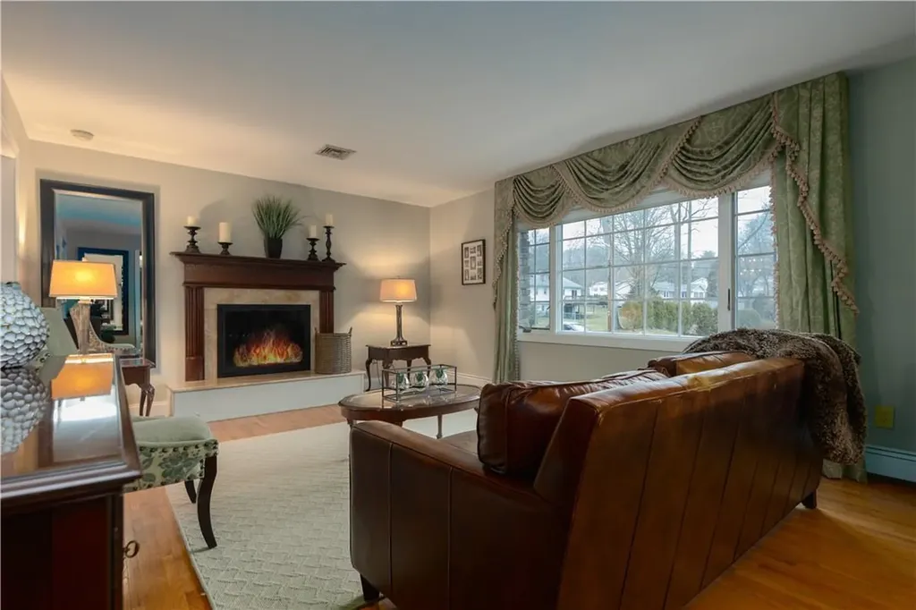 16 Mendolia Court Pearl River NY 10965