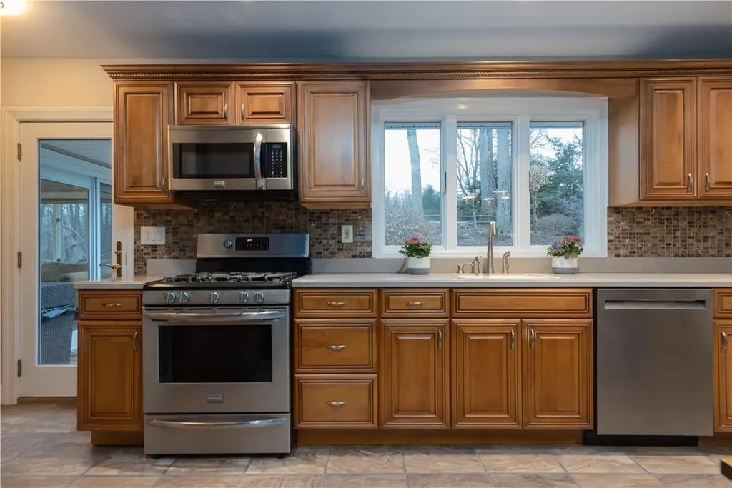 16 Mendolia Court Pearl River NY 10965
