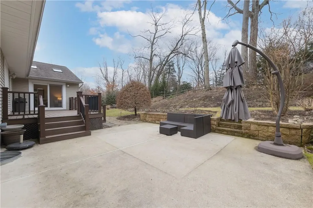 16 Mendolia Court Pearl River NY 10965