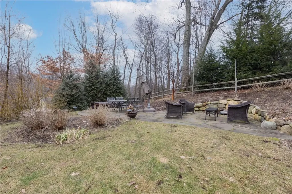 16 Mendolia Court Pearl River NY 10965