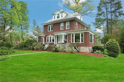 35 Montgomery Circle New Rochelle NY 10804