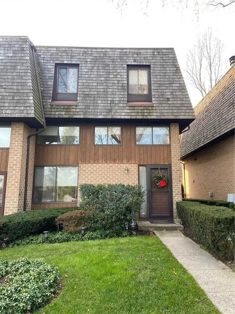 32 The Hamlet Pelham NY 10803
