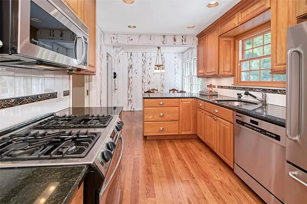 48 Reynal Road White Plains NY 10605