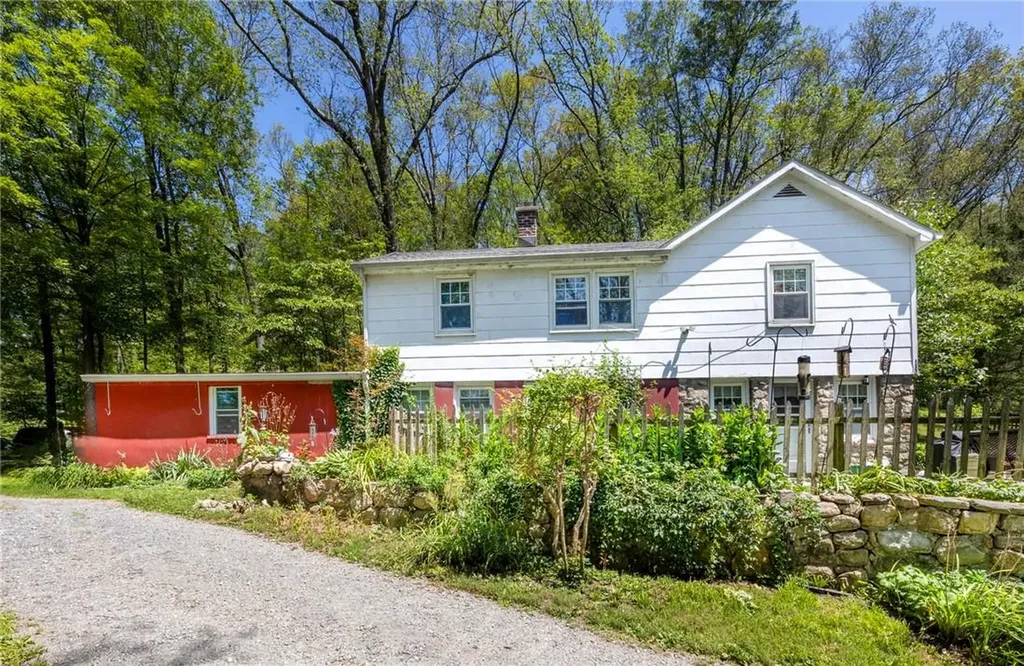 69 E Mountain Road N Cold Spring NY 10516