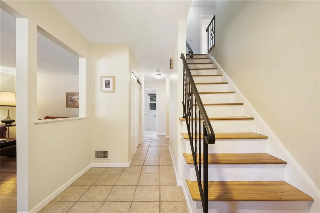 24 Mouacdie Drive Pearl River NY 10965