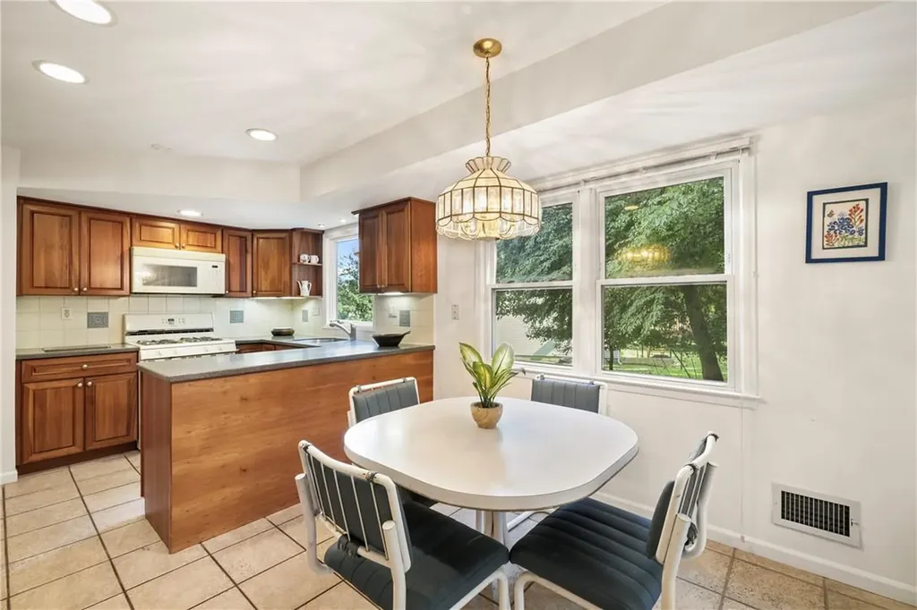 24 Mouacdie Drive Pearl River NY 10965