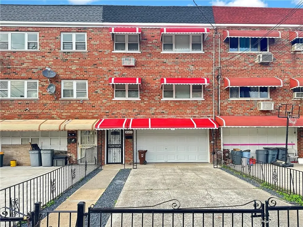 823 E 215th Street Bronx NY 10467