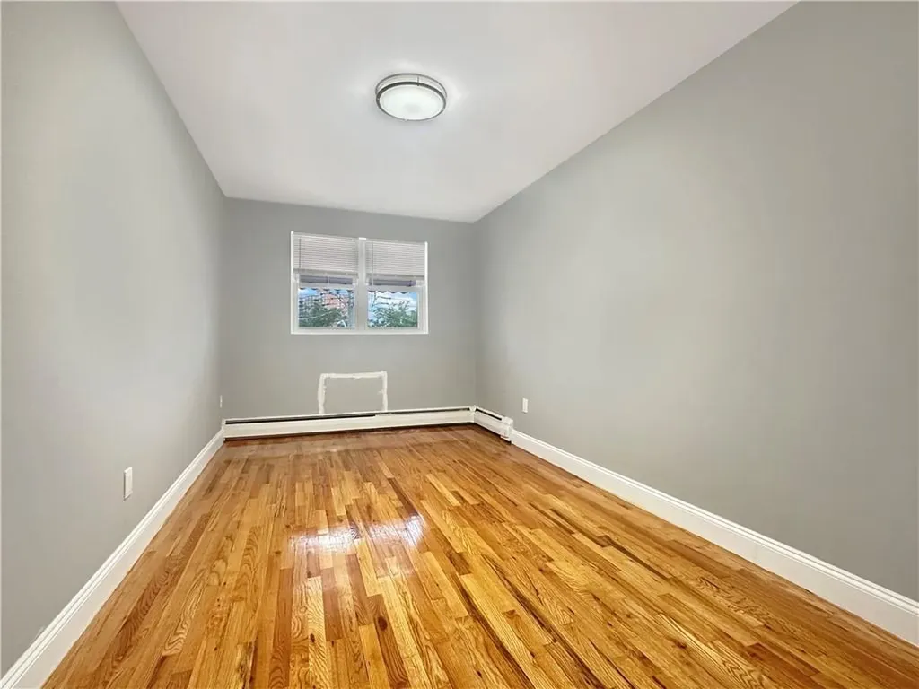 823 E 215th Street Bronx NY 10467
