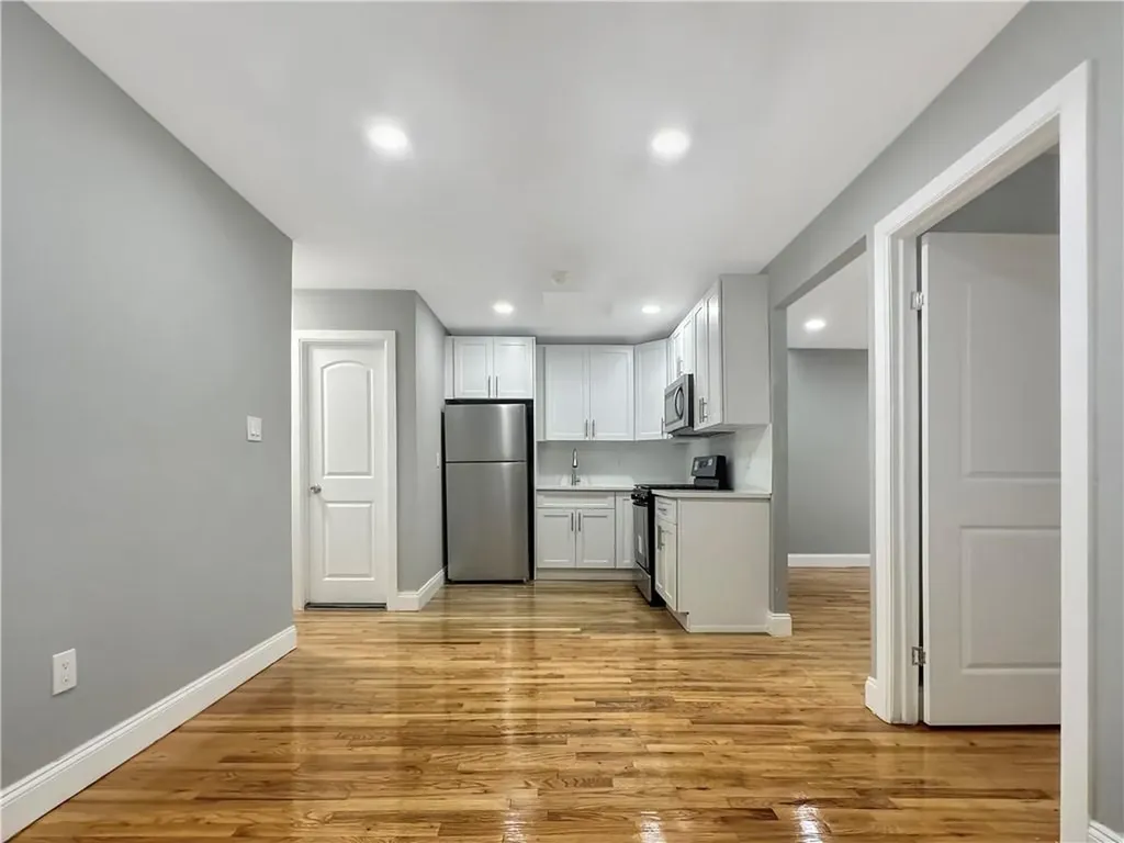 823 E 215th Street Bronx NY 10467