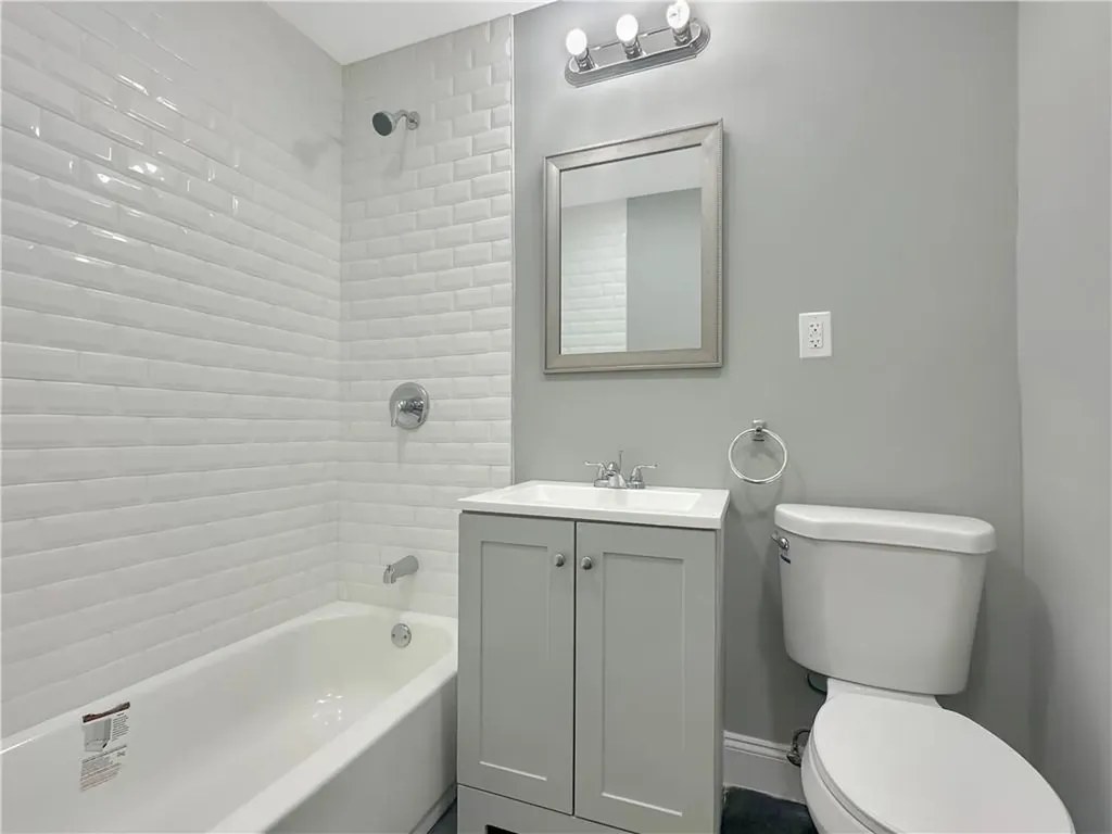 823 E 215th Street Bronx NY 10467