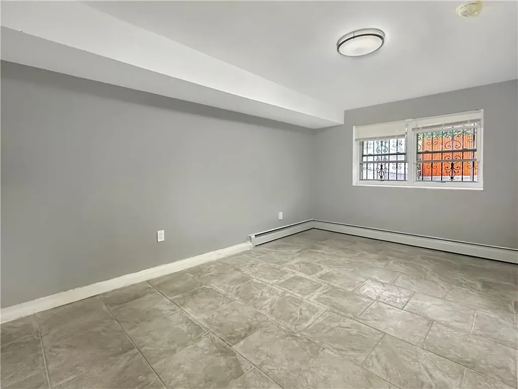 823 E 215th Street Bronx NY 10467