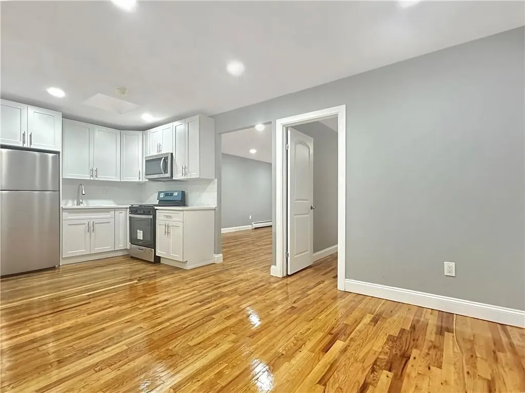 823 E 215th Street Bronx NY 10467