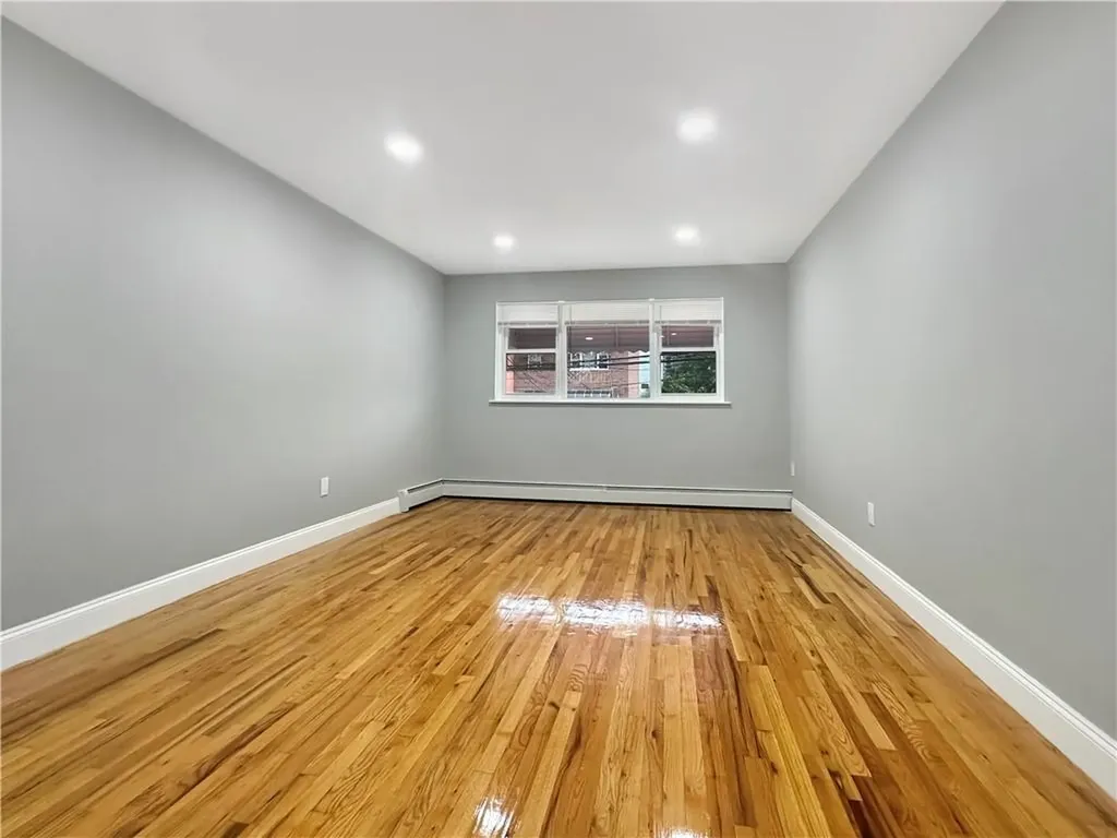 823 E 215th Street Bronx NY 10467