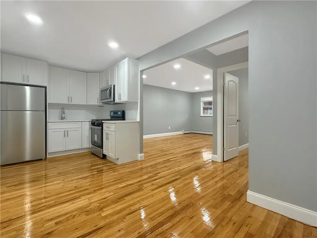 823 E 215th Street Bronx NY 10467