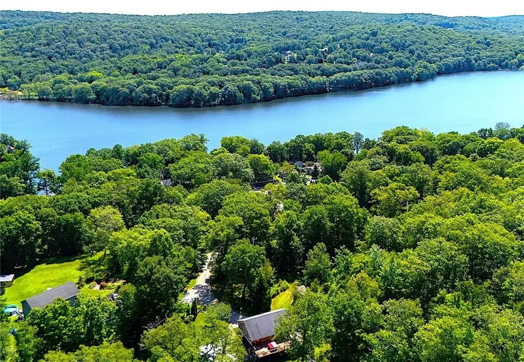 15 Rocky Mountain Way Holmes NY 12531