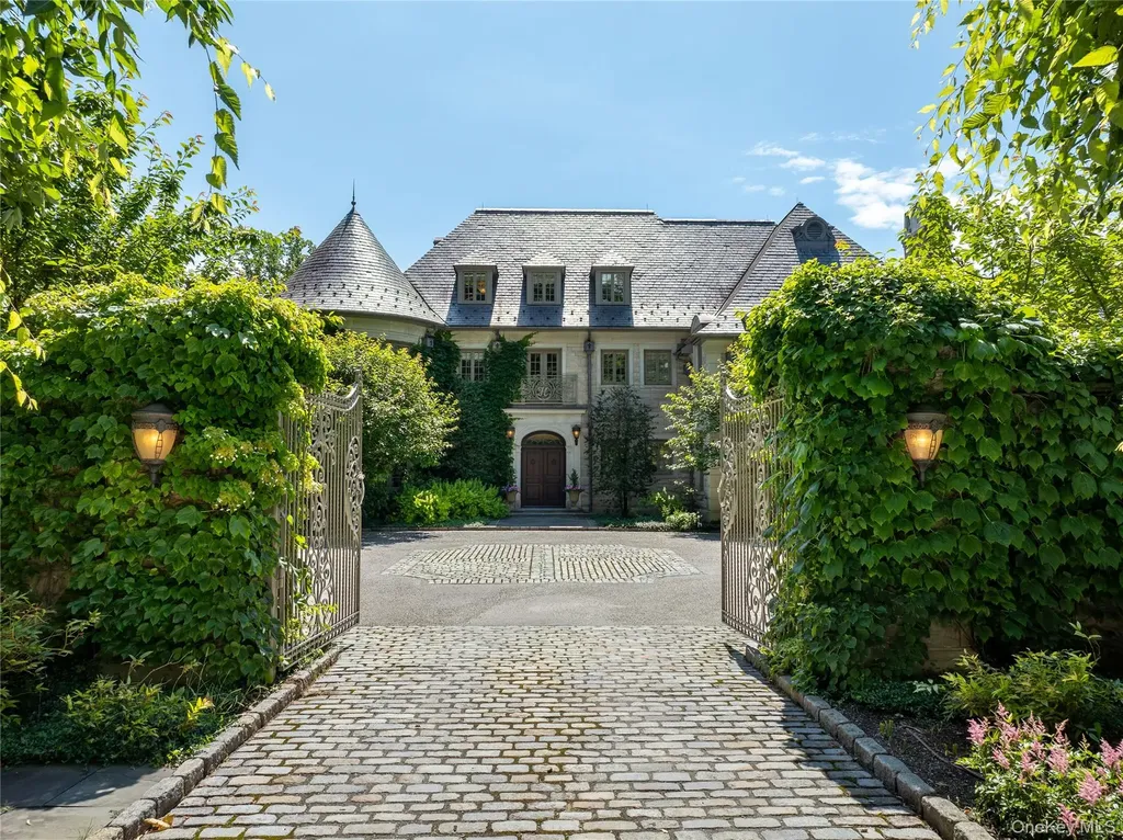 17 Cowdray Park Drive Armonk NY 10504