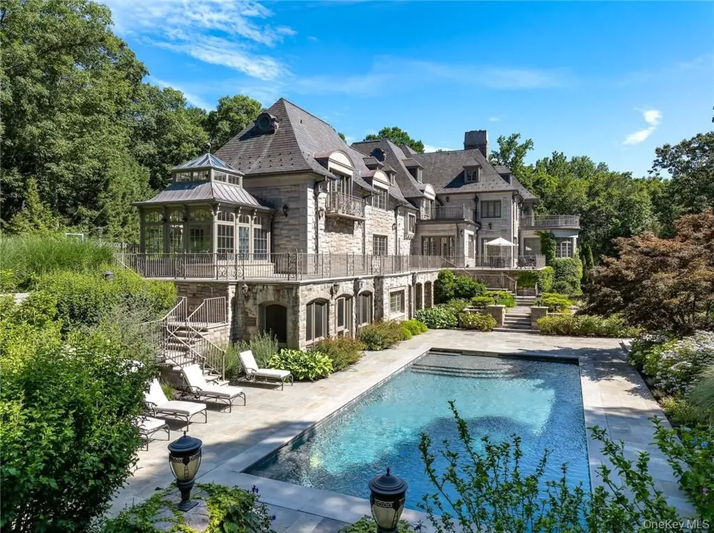 17 Cowdray Park Drive Armonk NY 10504