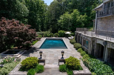 17 Cowdray Park Drive Armonk NY 10504