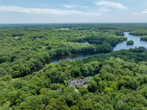 17 Cowdray Park Drive Armonk NY 10504