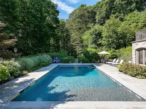 17 Cowdray Park Drive Armonk NY 10504