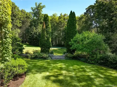 17 Cowdray Park Drive Armonk NY 10504